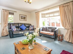Living room | Squirrels, Teignmouth