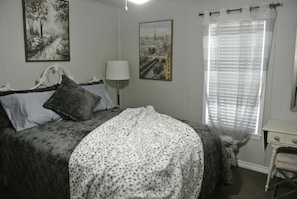 Bedroom 2 queen bed