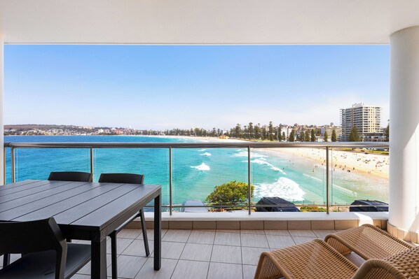 Breathtaking 180 degree panorama over Manly Beach