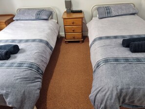 2 single beds with River Shannon  views to rear