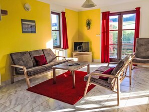 Tabelle, Möbel, Eigentum, Bilderrahmen, Fenster, Couch, Holz, Interior Design, Fussboden, Flooring