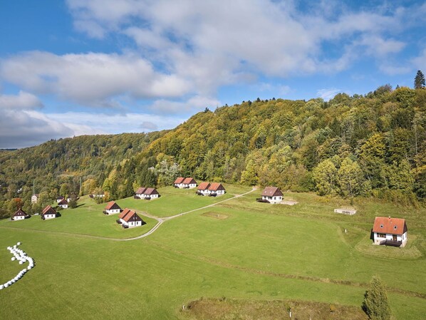 Grass, Grassland, House, Natural Landscape, Landscape, Plain, Rural Area, Cottage, Land Lot, Highland