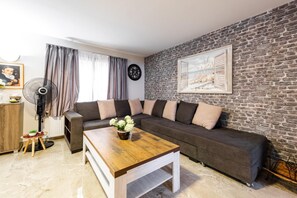 Apartment Pinecone by Ezoria Villas (7918)