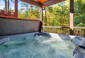 Let your worries melt away as you unwind in the hot tub with serene forest views all around. It’s the perfect way to relax after a day of exploring or just to enjoy a quiet evening under the stars.