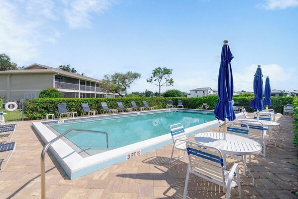 Community Pool & Lounge Area