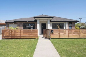 This contemporary home offers a fantastic base for families or groups wanting to enjoy life on the peninsula.
