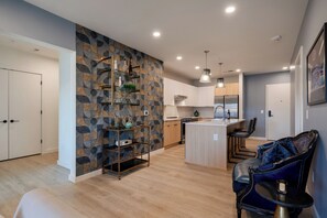 Kitchen-side Bar
