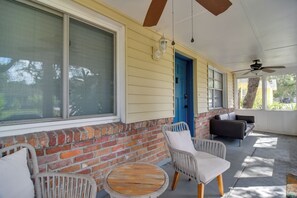 Screened-In Porch | Outdoor Seating | Ceiling Fans