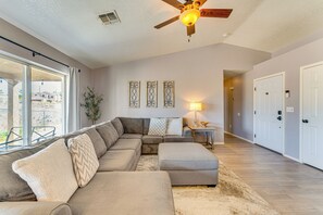 Living Room | Smart TV