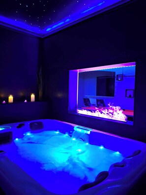 Indoor spa tub