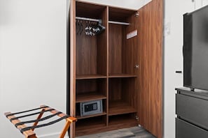 Miami Miami Beach Junior Queen Studio Main Closet