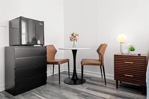 Miami Miami Beach Junior Queen Studio Dining Room