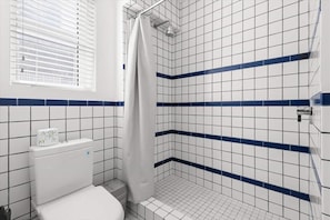 Miami Miami Beach Junior Queen Studio Bathroom