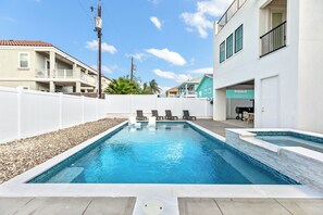 Private Heated Pool & Hot Tub