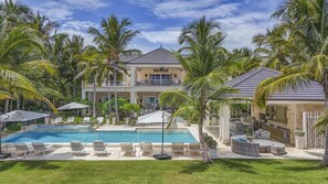 Serena 4 - Beachfront Timeless Elegance (4818)