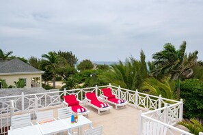 Beachfront 3 Bedroom Villa with Staff (1341)