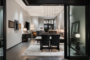 Dining room/back patio