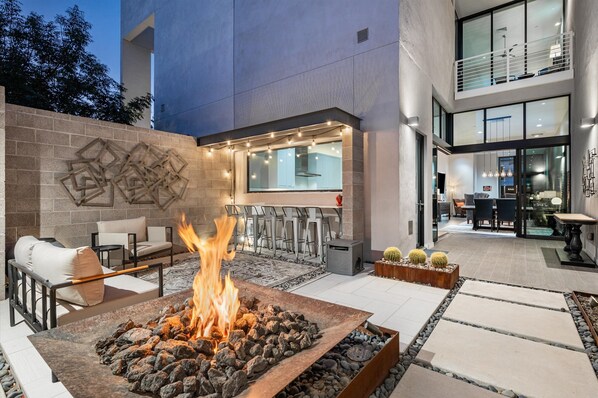 Outdoor Seating area/Courtyard