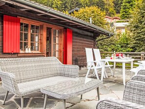 Tabelle, Möbel, Eigentum, Gebäude, Holz, Baum, Tisch Im Freien, Gartenmöbel, Beleuchtung, Pflanze
