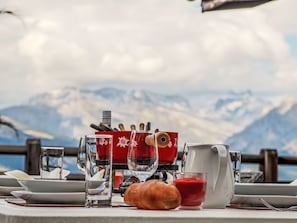 Wolke, Himmel, Geschirr, Wasser, Berg, Essen, Tabelle, Fahrzeug, Teller, Boot