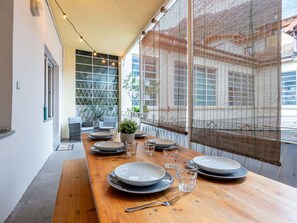 Nuage, Ciel, Jour, Propriété, Bâtiment, Fenêtre, Plante, Architecture, Herbe, Design Urbain
