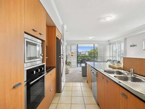 Experience the joy of cooking in the kitchen, seamlessly integrated into the open-plan living space. And for an added touch of delight, why not open the balcony doors to let in the refreshing breeze while you whip up your culinary creations? 
