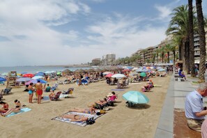 Het bekende Playa del Cura strand en gezellige boulevard enkele km's van complex