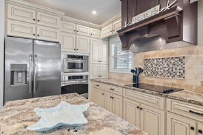 Fintastic - Seagrove Beach - Kitchen