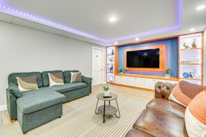 Living Room | Free WiFi | Full Sleeper Sofa