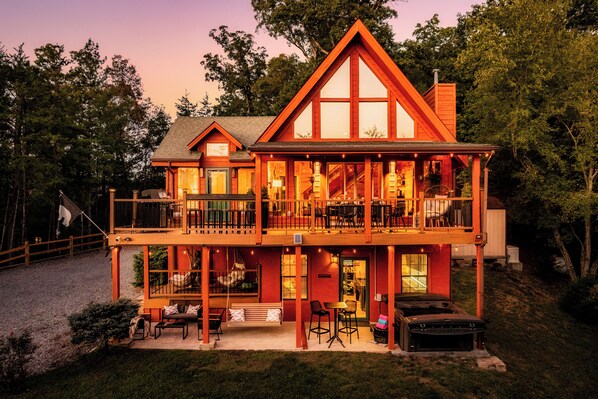 Spacious cozy cabin stylishly designed