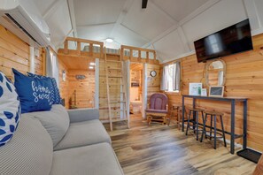 Living Area | Full Sleeper Sofa | Main Level | Roku TV | Free WiFi