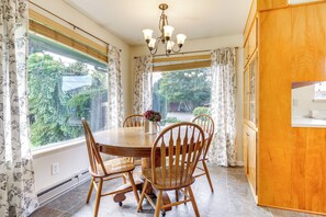 Dining Room | Single-Story Home