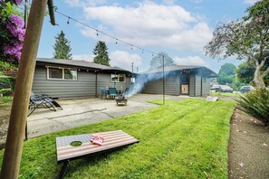 Patio & Backyard | Cornhole | Outdoor Dining | Fire Pit