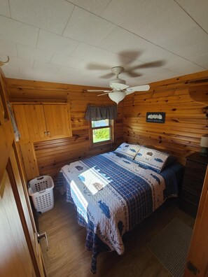 Cabin20120bedroom202