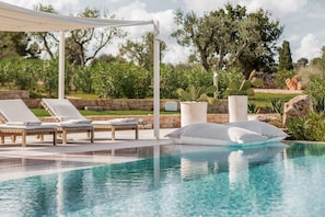 Activities, Amenities, Building Exterior, Main Entrance, Spring, Summer, Wellness