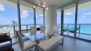 Dining Area with a Table for 6 people