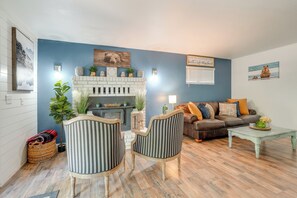 Family Room | Smart TV | Board Games