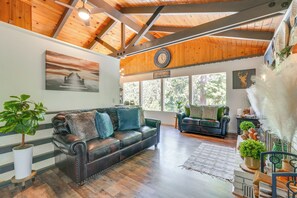 Living Room | Wood-Burning Stove | 2nd Floor