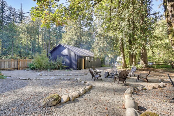 Rhododendron Vacation Rental | 2BR | 1BA | 1,000 Sq Ft | Steps Required