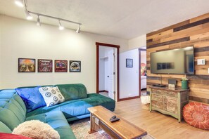 Living Room | Smart TV