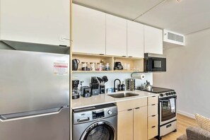 Fully stocked kitchen, washer & dryer, fridge & freezer, stove, oven, microwave, toaster, blender, coffee maker and more!