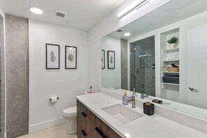 Full size bathroom