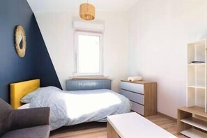 Lit double 140X200 et commode