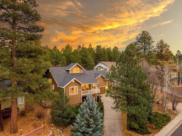 Welcome to Forest Heights by PORTER—the ultimate Flagstaff retreat nestled in the serene Walnut Ridge neighborhood