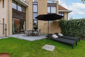 Private garden with fire pit and outdoor seating
