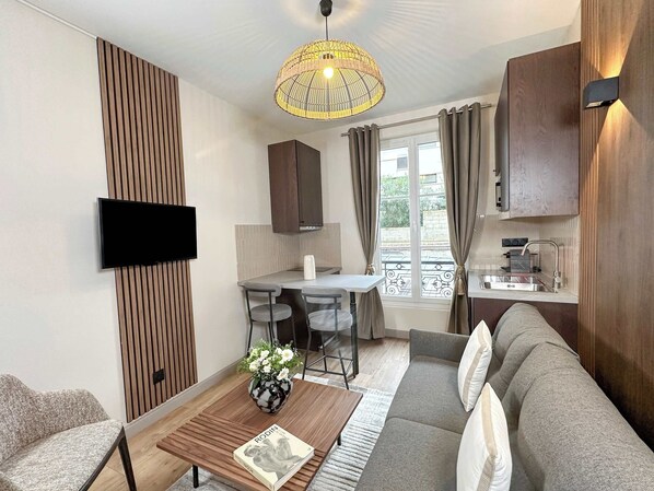 A cosy space to relax with double sofa, flat screen TV and high speed unlimited free Wi-Fi.
