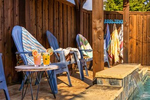 Picture yourself lounging with a cold beverage in hand, soaking up the Texas breeze. This is the relaxation you’ve been dreaming of!