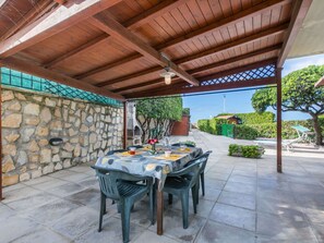 Tabelle, Pflanze, Schatten, Blumentopf, Gartenmöbel, Interior Design, Holz, Tisch Im Freien, Stuhl, Baum