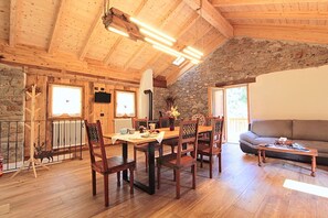 Autumn, Kitchen, Living Room, Spring, Summer