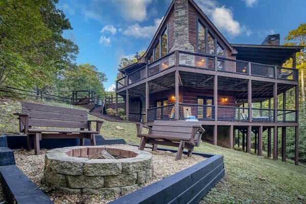Tell stories, roast marshmallows and enjoy the fresh air of the mountains!